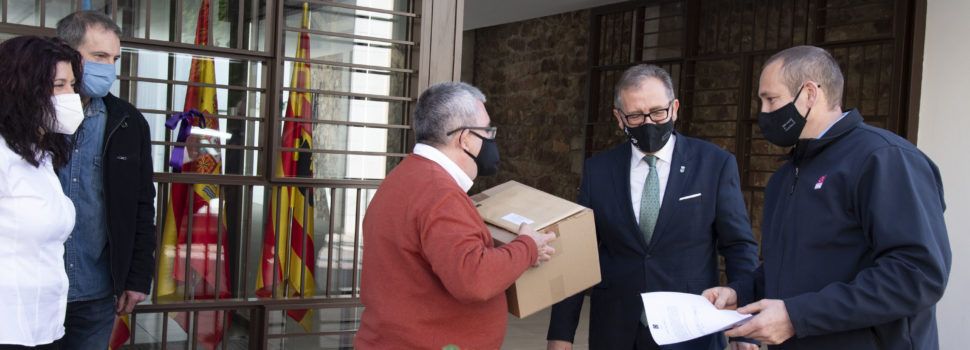 El Parc Mòbil de la Diputació recorre 25.000 quilòmetres des de l’inici de la pandèmia per a repartir 600.000 màscares als ajuntaments de la província