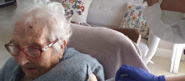 Una veïna de Vinaròs, immunitzada als 105 anys