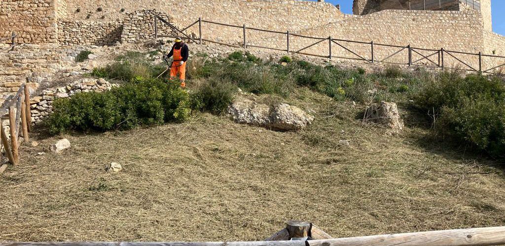 La Diputació efectua la neteja del castell de Xivert i prepara intervencions per un valor de 40.000 euros 