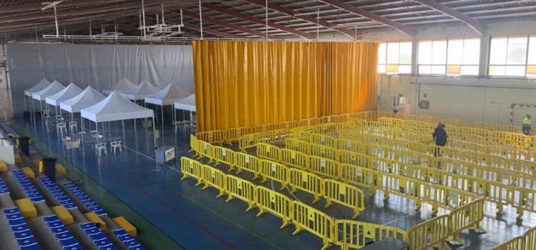 El pavelló poliesportiu de Vinaròs, preparat per a la vacunació de la comunitat educativa de tot el Departament de Salut