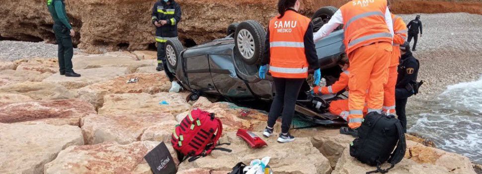 Persona fallecida tras caer su coche por un acantilado en Vinaròs