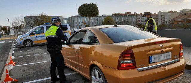 La Policia Local de Benicarló controla l’ús dels cinturons de seguretat i els sistemes de retenció infantil