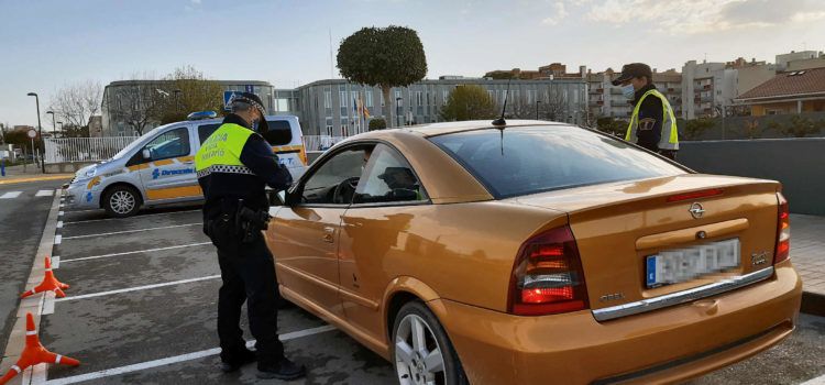 La Policia Local de Benicarló controla l’ús dels cinturons de seguretat i els sistemes de retenció infantil