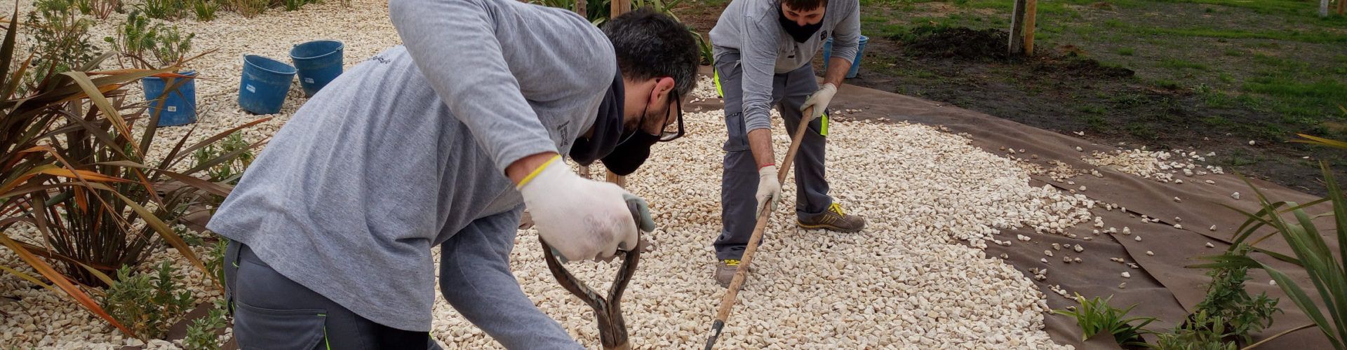 L’alumnat del taller d’ocupació Et Formem realitza pràctiques al parc verd del sector 7