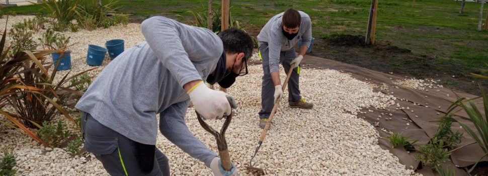L’alumnat del taller d’ocupació Et Formem realitza pràctiques al parc verd del sector 7