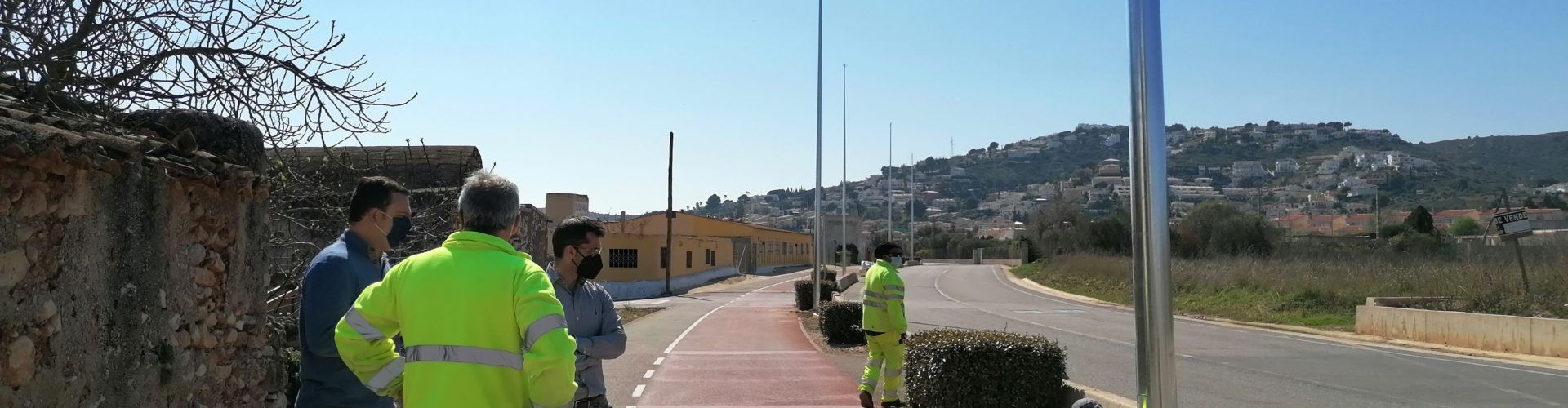 Avancen les obres d’instal·lació d’enllumenat públic en la carretera Peníscola- Benicarló