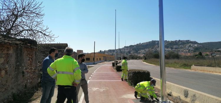 Avancen les obres d’instal·lació d’enllumenat públic en la carretera Peníscola- Benicarló