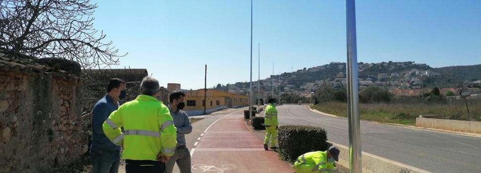 Avancen les obres d’instal·lació d’enllumenat públic en la carretera Peníscola- Benicarló