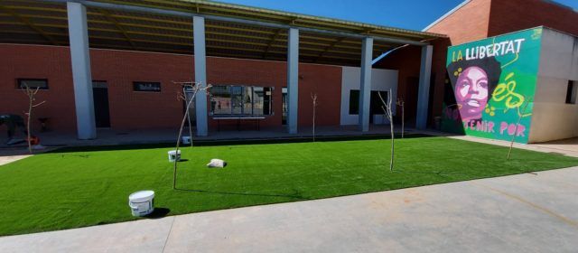Ajuntament de Vilafranca i IES creen una zona per a poder esmorzar a l’aire lliure