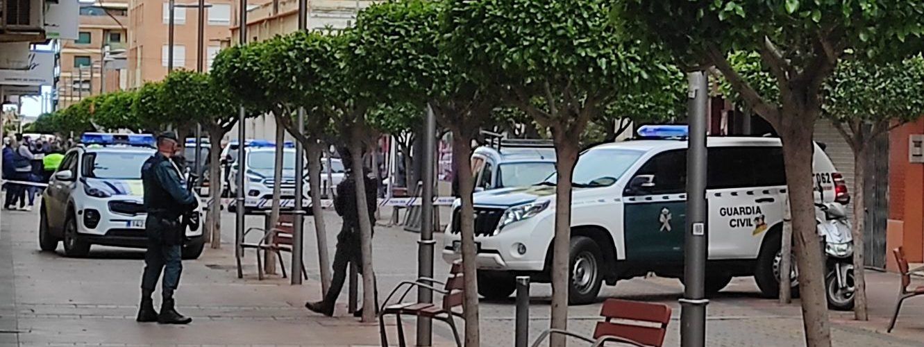 Repelen lanzando materials de obra el intento de desalojo de un edificio okupado en la calle Hernán Cortes de Benicarló