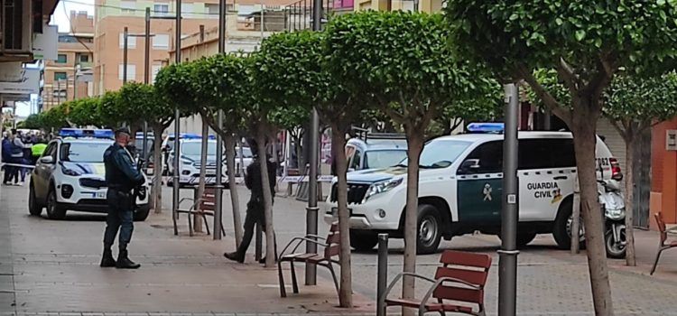 Repelen lanzando materials de obra el intento de desalojo de un edificio okupado en la calle Hernán Cortes de Benicarló
