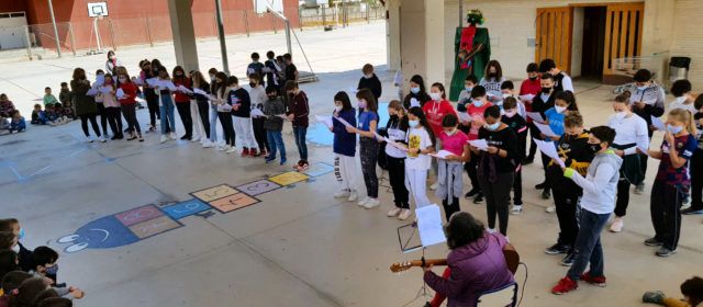 Fotos: Sant Jordi al col·legi Sant Sebastià de Vinaròs