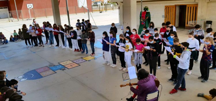 Fotos: Sant Jordi al col·legi Sant Sebastià de Vinaròs