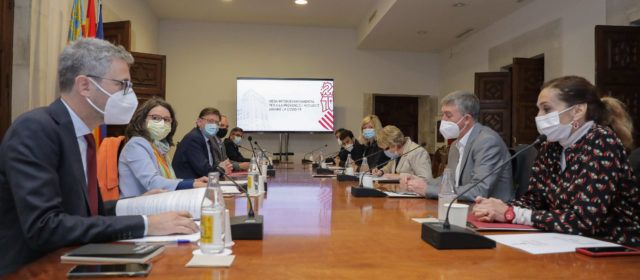 Se prorrogan 15 días la mayoría de restricciones, pero ampliando a dos núcleos de convivencia reuniones privadas y a seis personas en espacios públicos