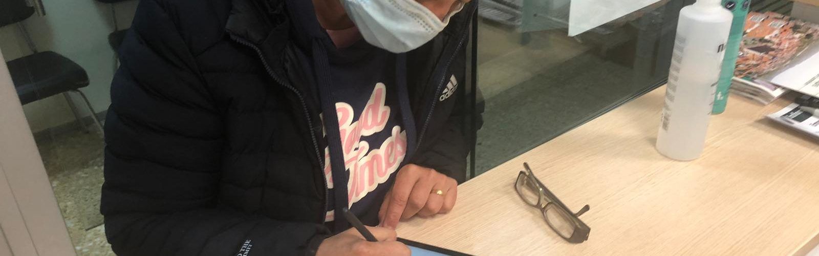 Santa Magdalena implanta la signatura biomètrica en el registre municipal