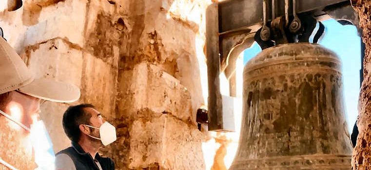 Los campaneros de Sant Jordi dan la tradicional bienvenida a un día del patrón del pueblo muy especial