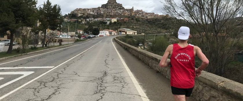 L’atleta del Club Esportiu Vinaròs Francisco Balastegu corre de Vinaròs a Morella en 5 hores i 3 minuts