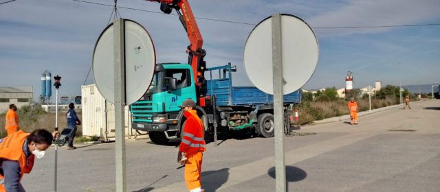 La Conselleria construye una rotonda para mejorar la seguridad del acceso al polígono Planes Altes en Vinaròs