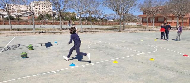 Prop d’un centenar de xiquets participen en l’Escola de Pasqua Easter English