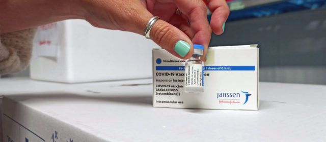 Sanidad vacuna esta semana a casi 5.000 personas con la nueva vacuna de Janssen