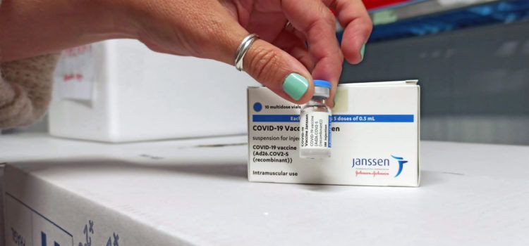 Sanidad vacuna esta semana a casi 5.000 personas con la nueva vacuna de Janssen