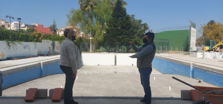 Continuen a bon ritme les obres de rehabilitació de la piscina municipal de Càlig