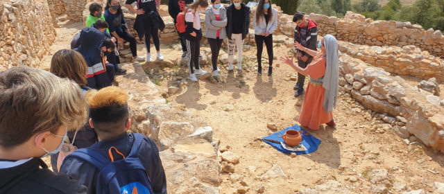 Alumnat de l’IES J.Coromines de Benicarló, de visita al jaciment del Poblat Iber del Puig de la Nau