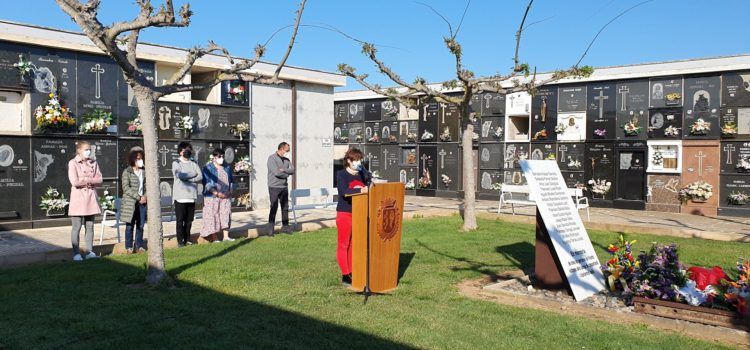 Vídeo i fotos: Vinaròs homenatja les víctimes dels camps d’extermini nazi