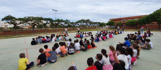 Actuació de la companyia 3.000 Ducados al col·legi Assumpció de Vinaròs