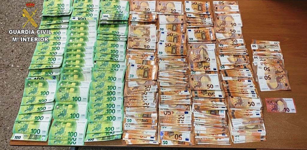 La Guardia Civil detiene a dos falsas videntes por extorsión y falsificación de documento público en Alcalá de Xivert