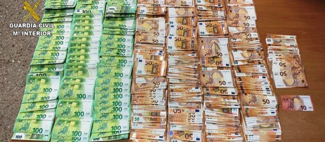 La Guardia Civil detiene a dos falsas videntes por extorsión y falsificación de documento público en Alcalá de Xivert