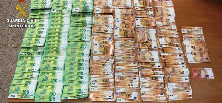 La Guardia Civil detiene a dos falsas videntes por extorsión y falsificación de documento público en Alcalá de Xivert