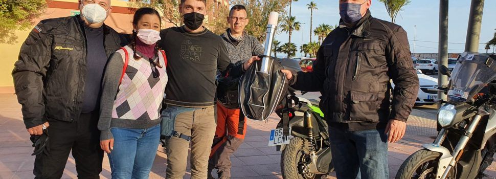 La primera Volta a Espanya en moto elèctrica passà per Vinaròs després d’una complicada primera etapa