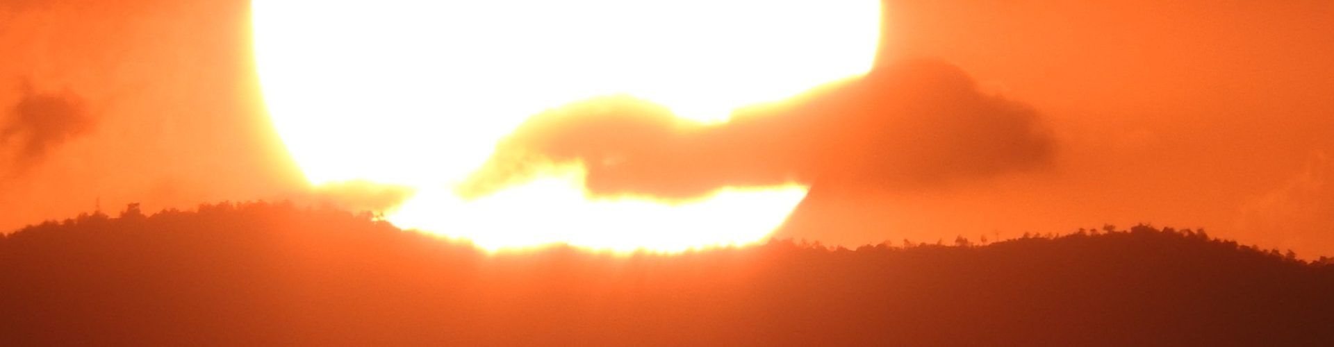 Fotos: Des de Vinaròs, posta de sol sobre el Turmell