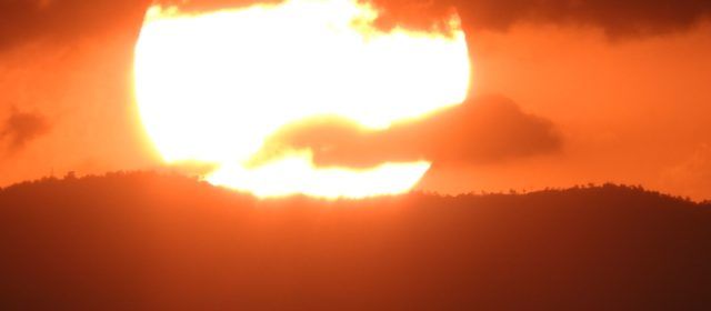 Fotos: Des de Vinaròs, posta de sol sobre el Turmell