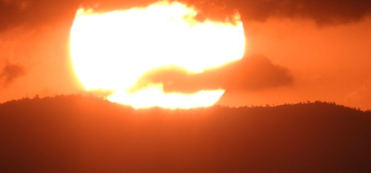 Fotos: Des de Vinaròs, posta de sol sobre el Turmell