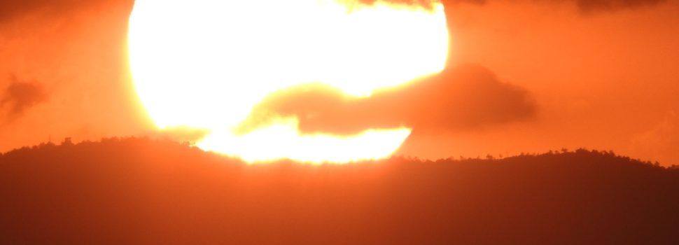 Fotos: Des de Vinaròs, posta de sol sobre el Turmell