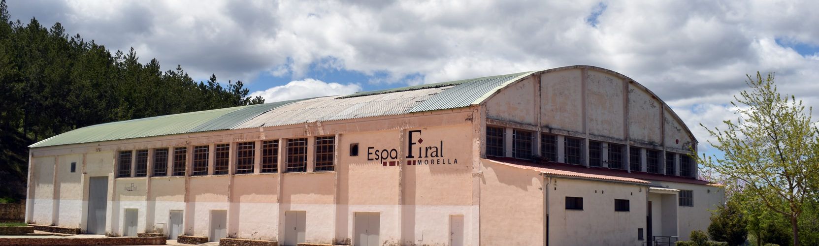 L’ajuntament i la Diputació signen el conveni per a reparar la teulada de l’Espai Firal de Morella