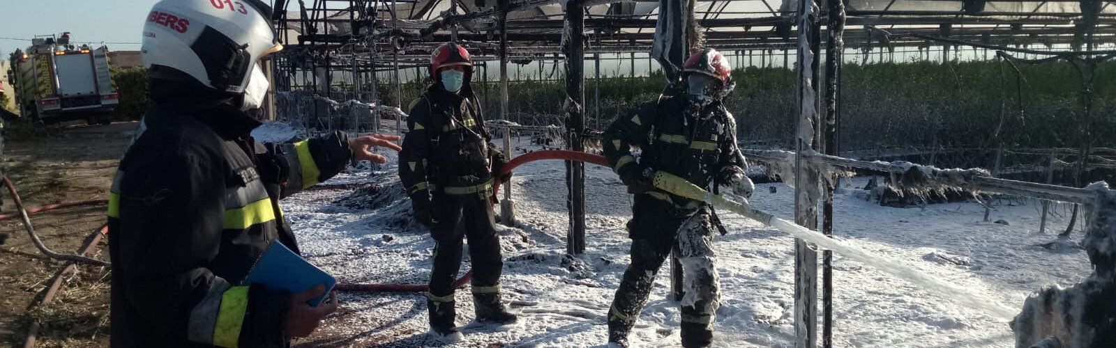 Incendio en unos viveros de Vinaròs con 6 invernaderos afectados