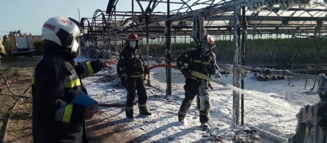 Incendio en unos viveros de Vinaròs con 6 invernaderos afectados