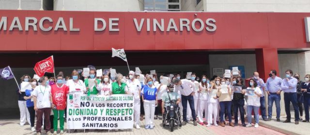 Protesta ante el Hospital de Vinaròs por el recorte de plantilla