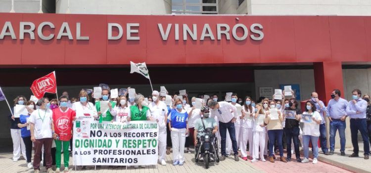 Protesta ante el Hospital de Vinaròs por el recorte de plantilla