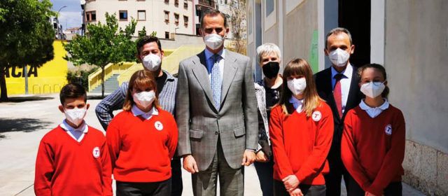 Alumnes del col·legi Divina Providència de Vinaròs, en les semifinals de projectes innovadors, amb el Rei Felip VI