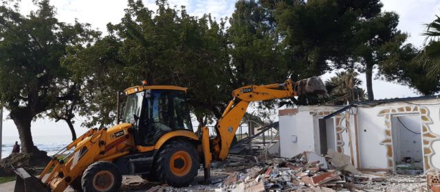 Benicarló enderroca l’antic restaurant Frexes a la plaça del Morrongo