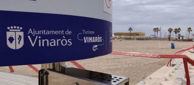 L’Ajuntament comença a instal·lar cendrers en els accessos a les platges i cales de Vinaròs