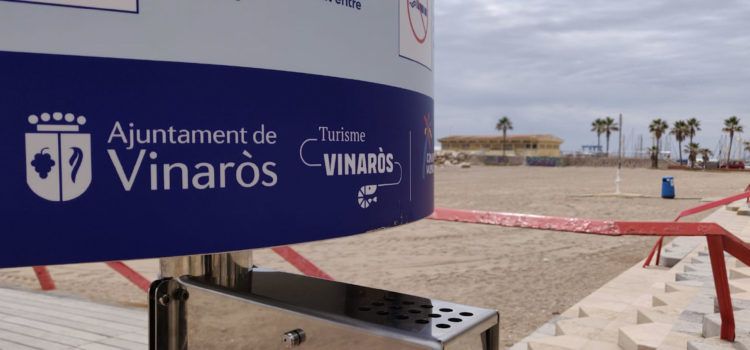 L’Ajuntament comença a instal·lar cendrers en els accessos a les platges i cales de Vinaròs