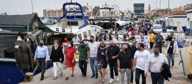 Los alcaldes de Peniscola, Benicarló y Vinaròs, en la protesta del sector pesquero en el Grau de Castelló