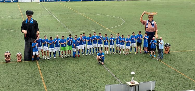 Fotos i vídeo: Els nanos i gegants celebren l’ascens del Vinaròs C.F.