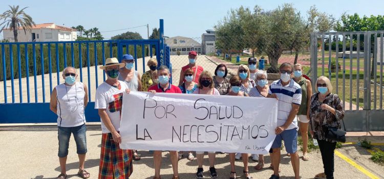 Nova protesta pel tancament de la piscina de Benicarló
