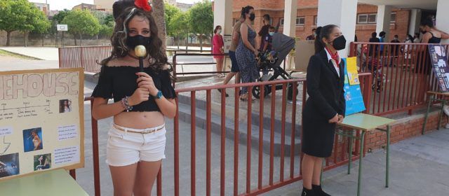El CEIP Assumpció de Vinaròs recupera el “Living Wax Museum”